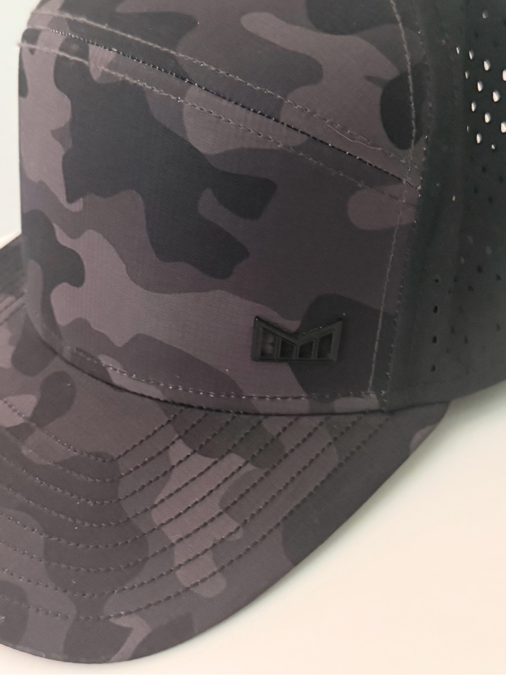 Melin Men's Camouflage Trucker Trenches Hat - Dark Gray/Black Camo LIKE NEW! - Picture 3 of 7